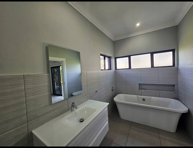 3 BEDROOM HOUSE FOR SALE IN NEW SALT ROCK CITY